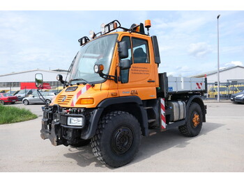 Грузовик бортовой/ Платформа UNIMOG U400