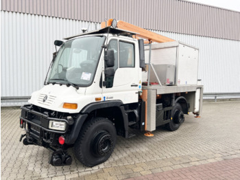 Грузовик с подъемником UNIMOG U400