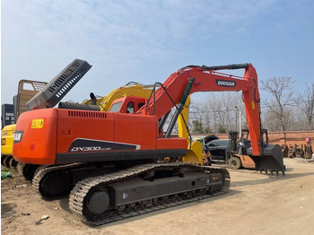 Гусеничный экскаватор DOOSAN DX300