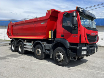 Самосвал IVECO Trakker