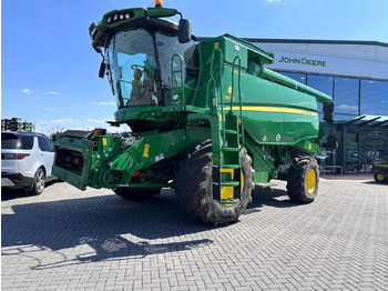 Зерноуборочный комбайн JOHN DEERE T670