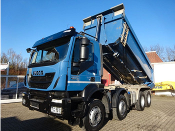 Самосвал IVECO Trakker