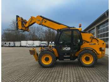 Телескопический фронтальный погрузчик JCB