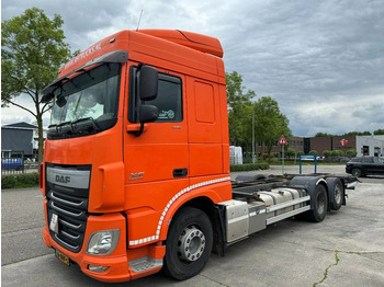 Грузовик-контейнеровоз/ Сменный кузов DAF XF 440