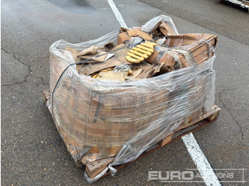 Строительное оборудование Pallet of Various Wooden Pot Stands: фото 5