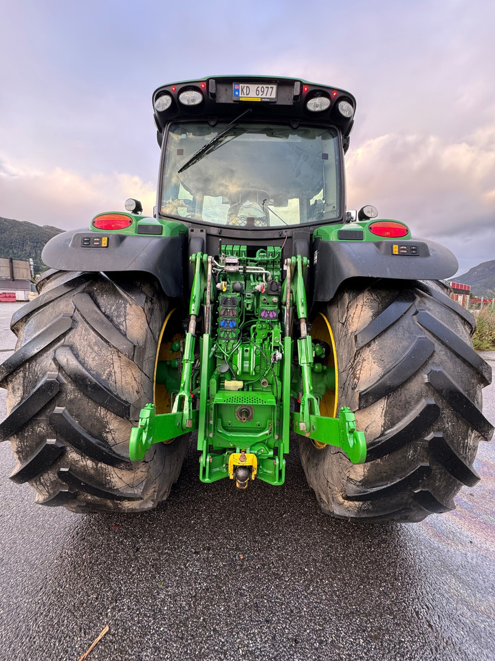 Трактор John Deere 6215R: фото 10