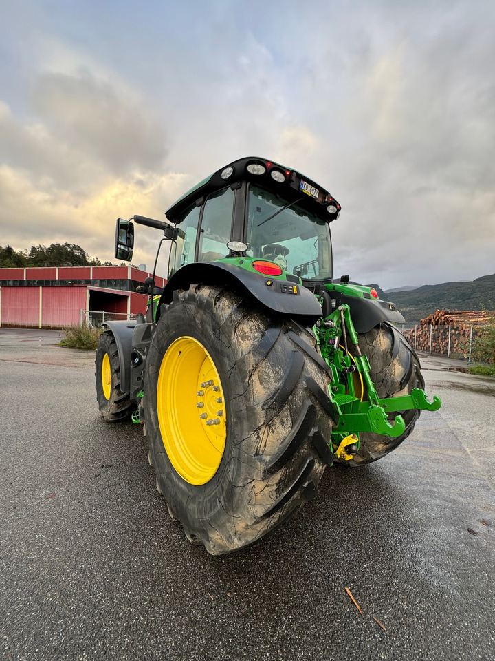 Трактор John Deere 6215R: фото 7