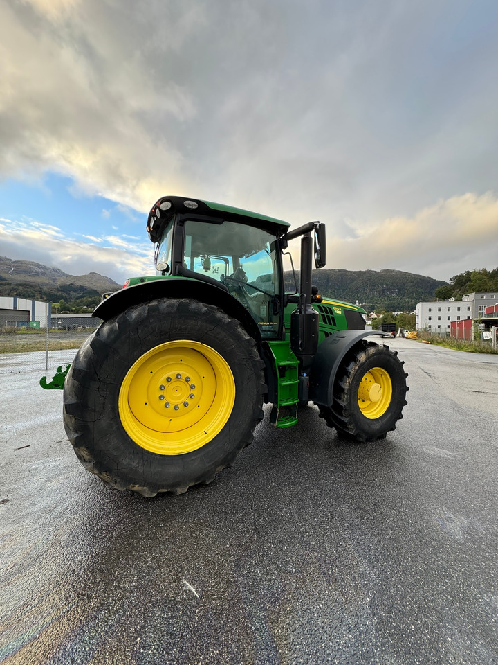 Трактор John Deere 6215R: фото 8