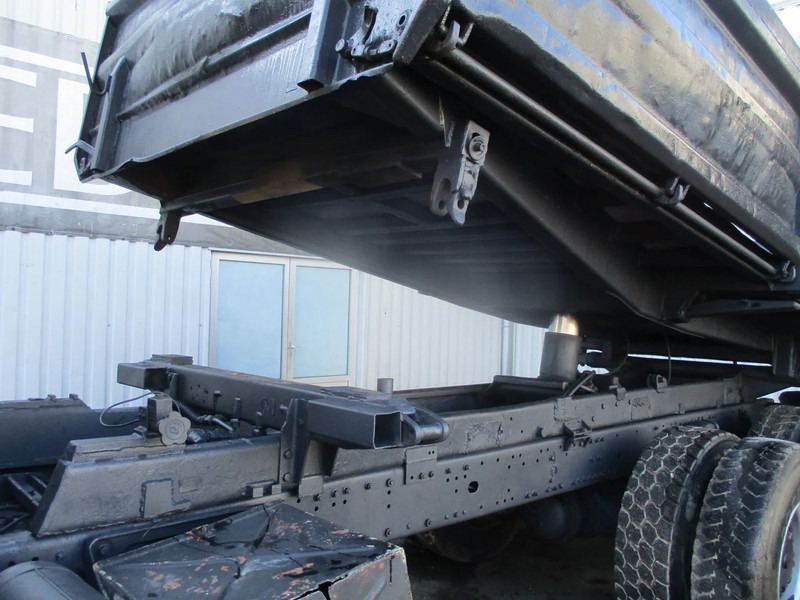 Самосвал MAN 26.402 6x4 , ZF Manual , Retarder , 3 Way tipper , Spring suspension: фото 10