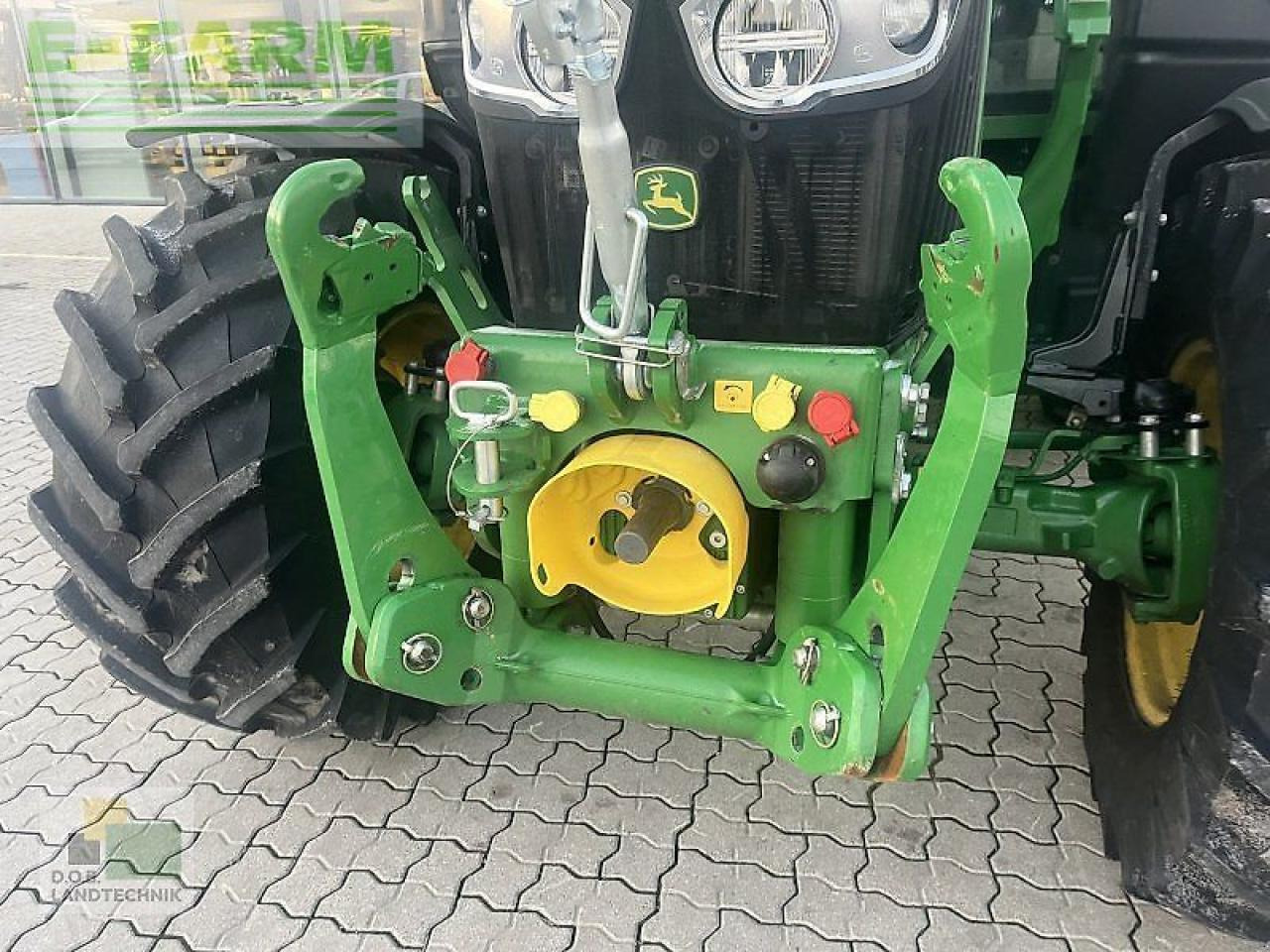 Трактор John Deere 6110m: фото 6