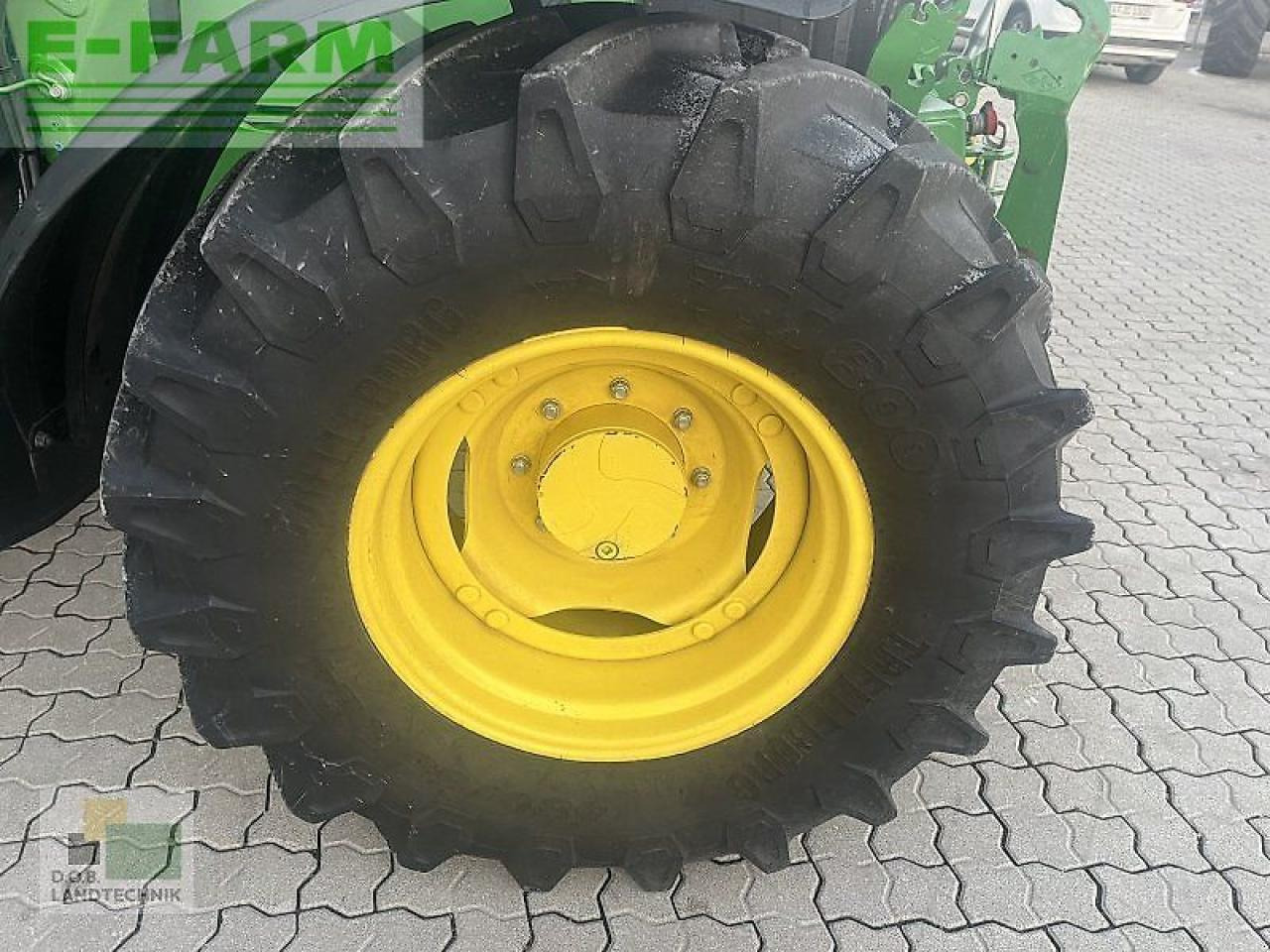 Трактор John Deere 6110m: фото 7