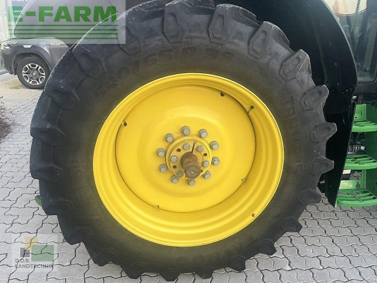 Трактор John Deere 6110m: фото 8